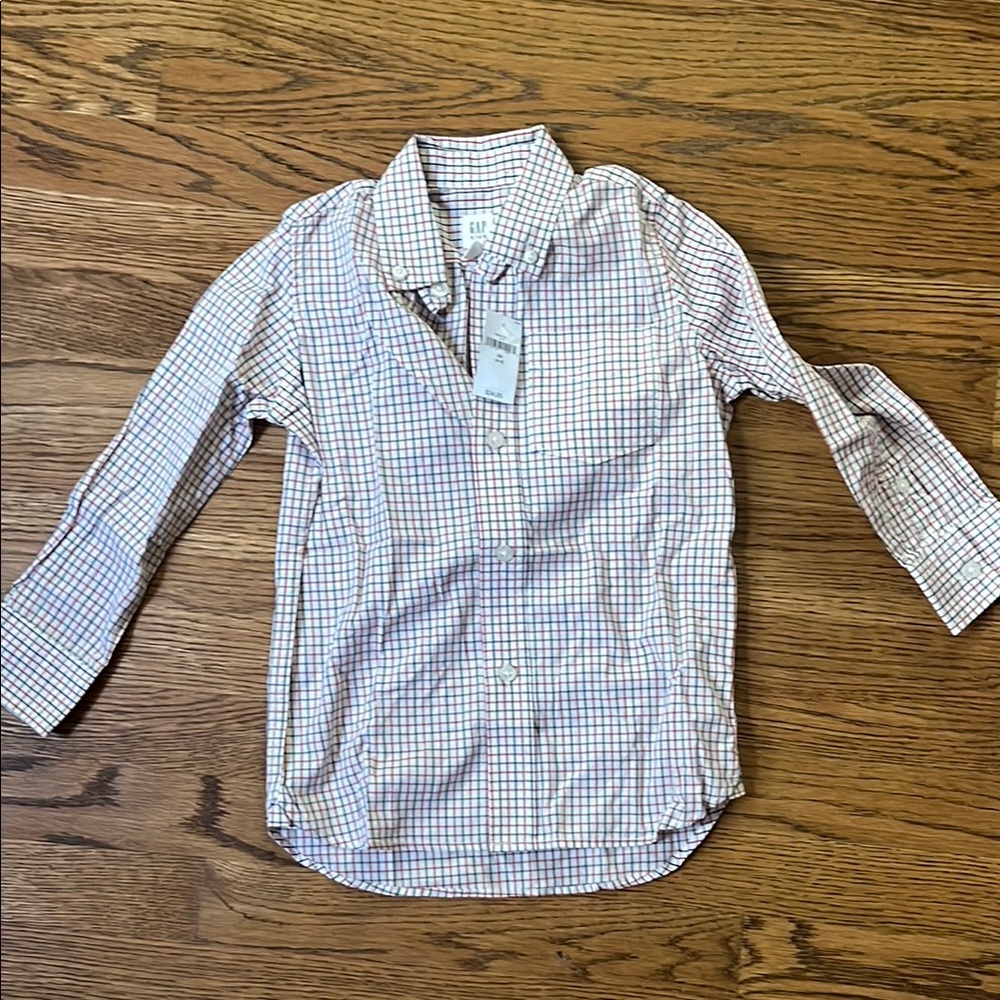 Gap kids NWT Checkered Button-Up Shirt. never worn
